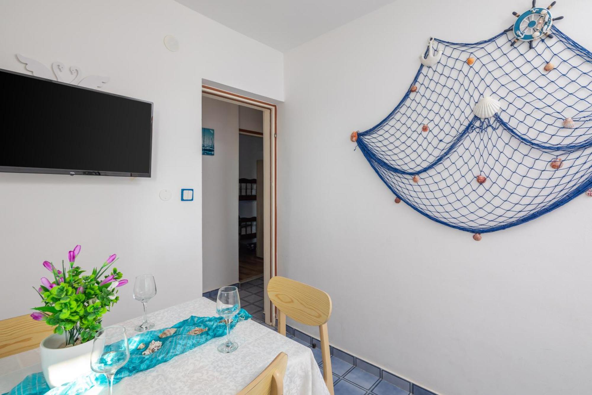 Urban Edge - Beach Apartments Omis Exterior photo