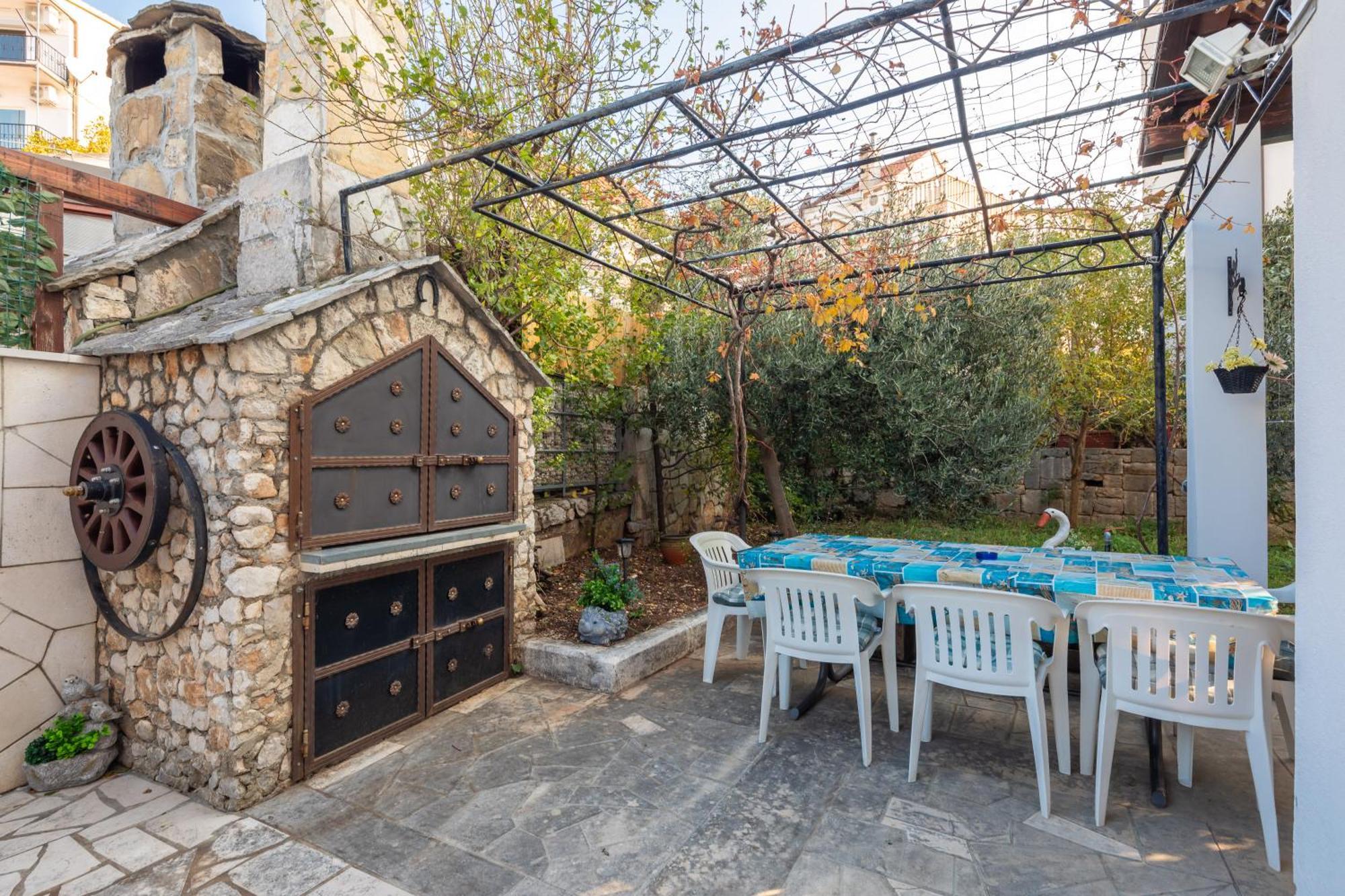 Urban Edge - Beach Apartments Omis Exterior photo