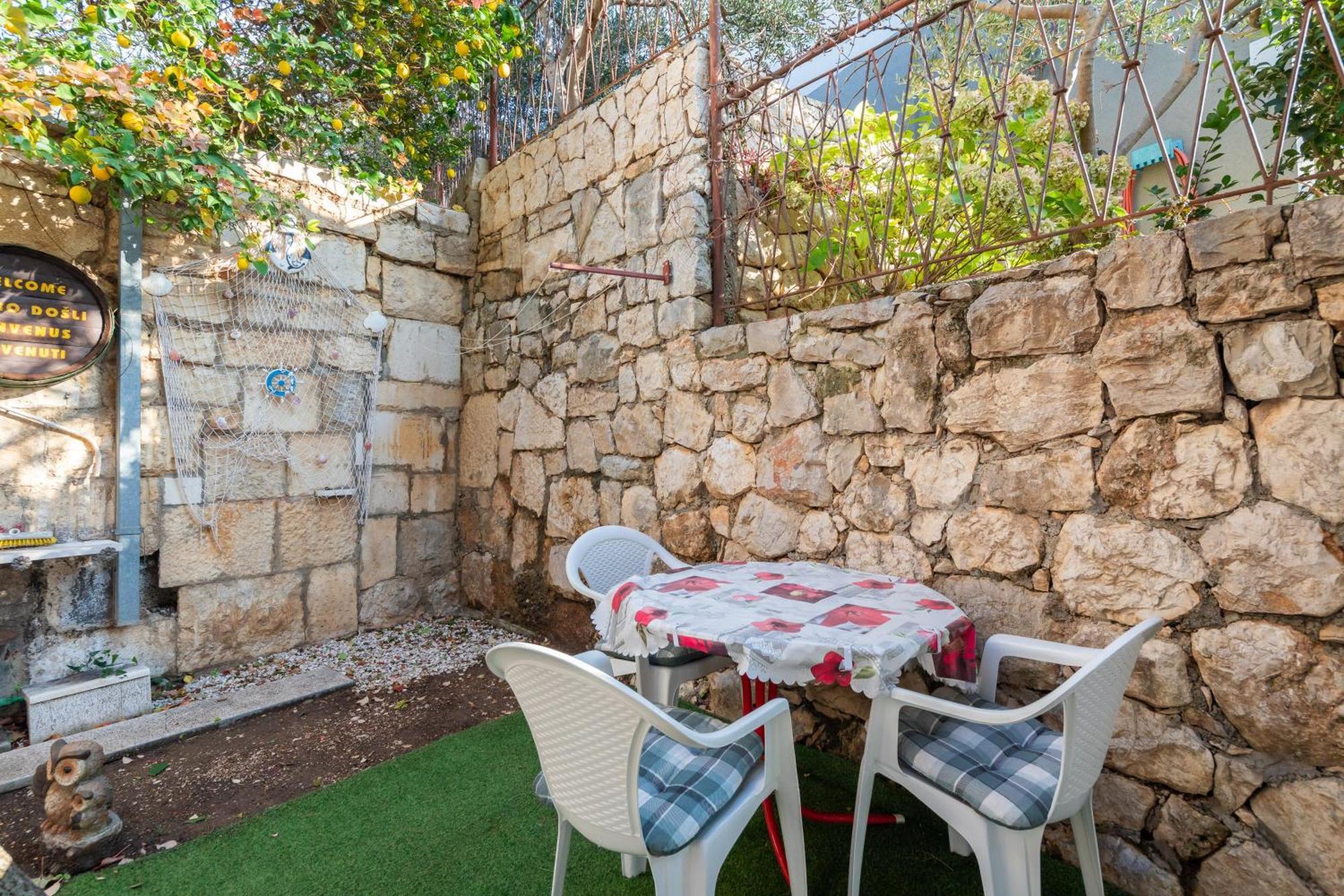 Urban Edge - Beach Apartments Omis Exterior photo
