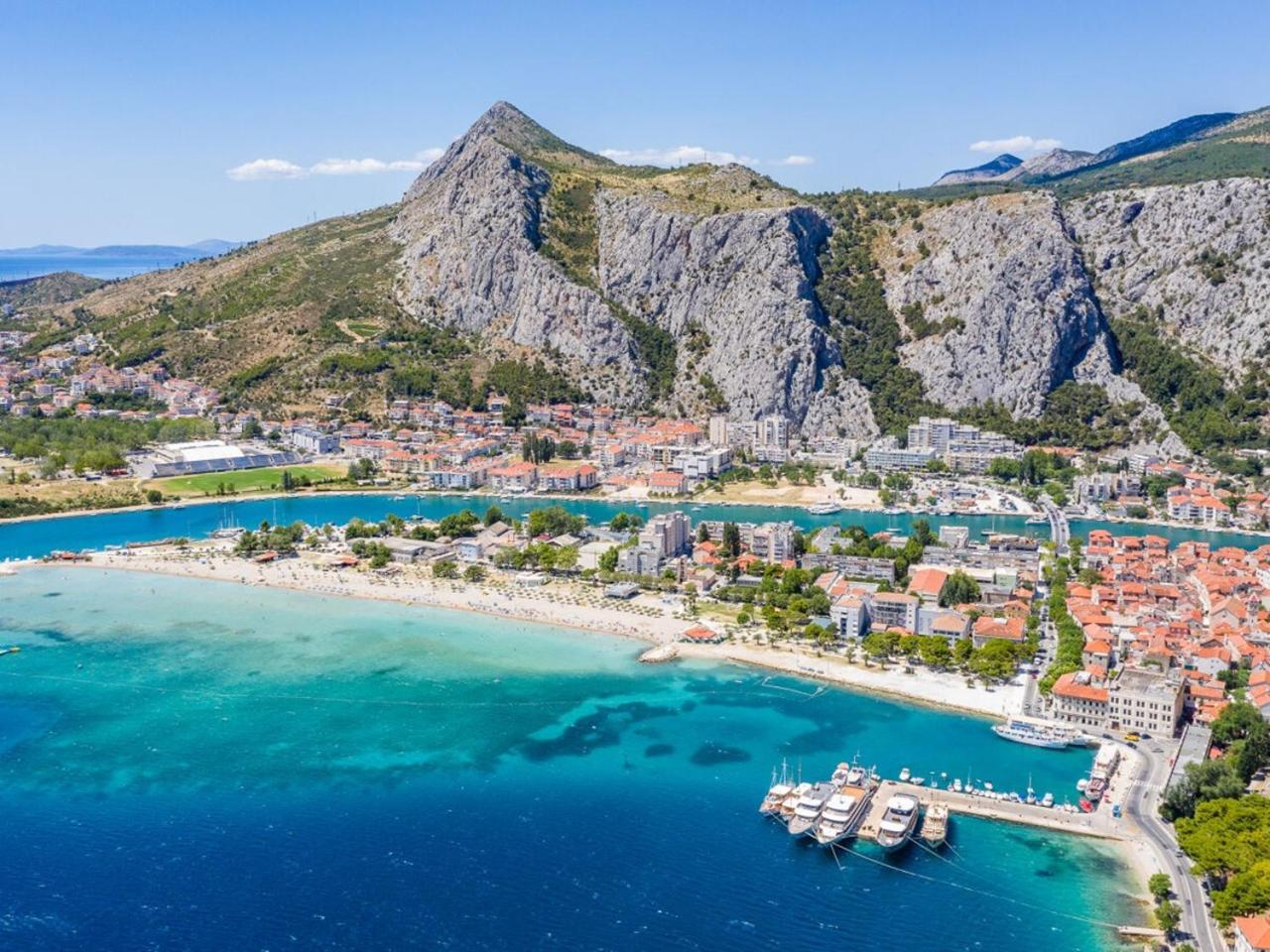 Urban Edge - Beach Apartments Omis Exterior photo