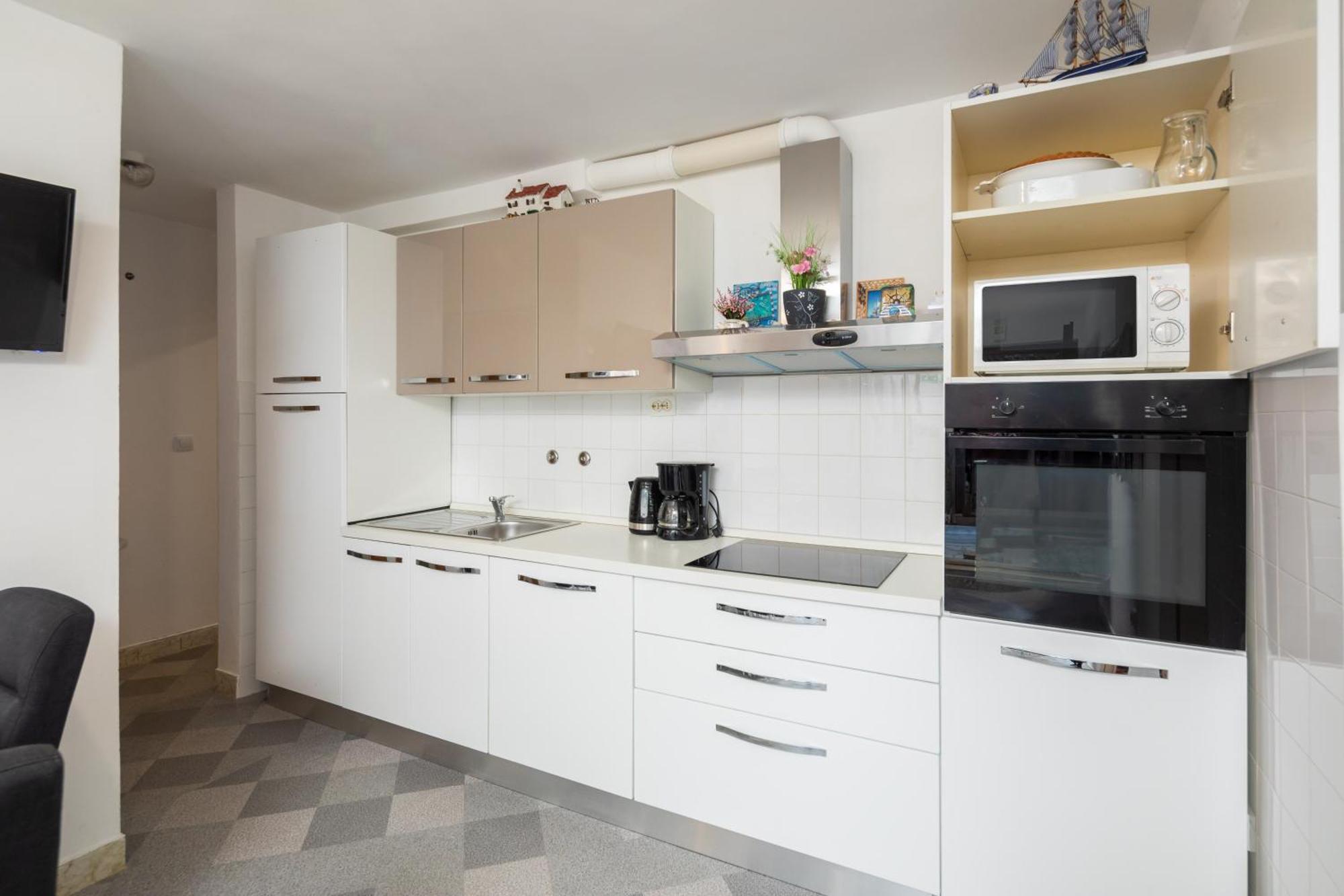 Urban Edge - Beach Apartments Omis Exterior photo