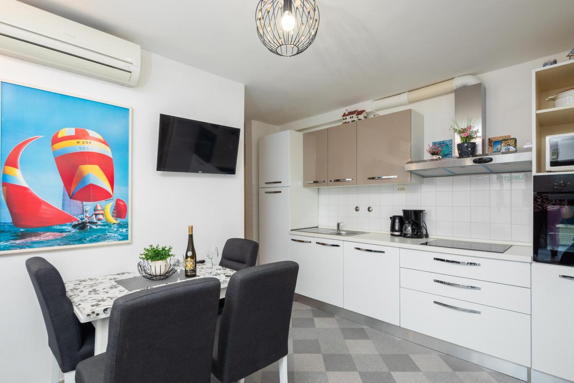 Urban Edge - Beach Apartments Omis Exterior photo