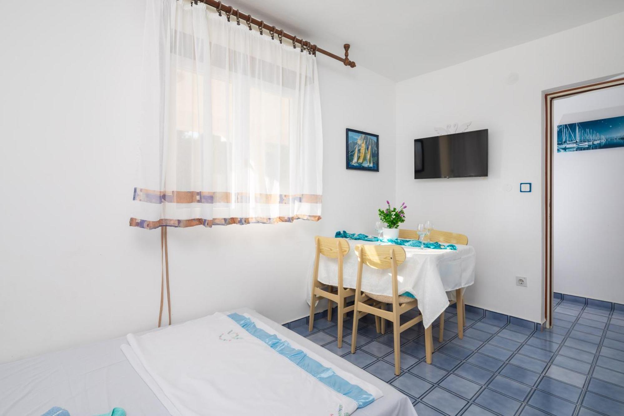 Urban Edge - Beach Apartments Omis Exterior photo
