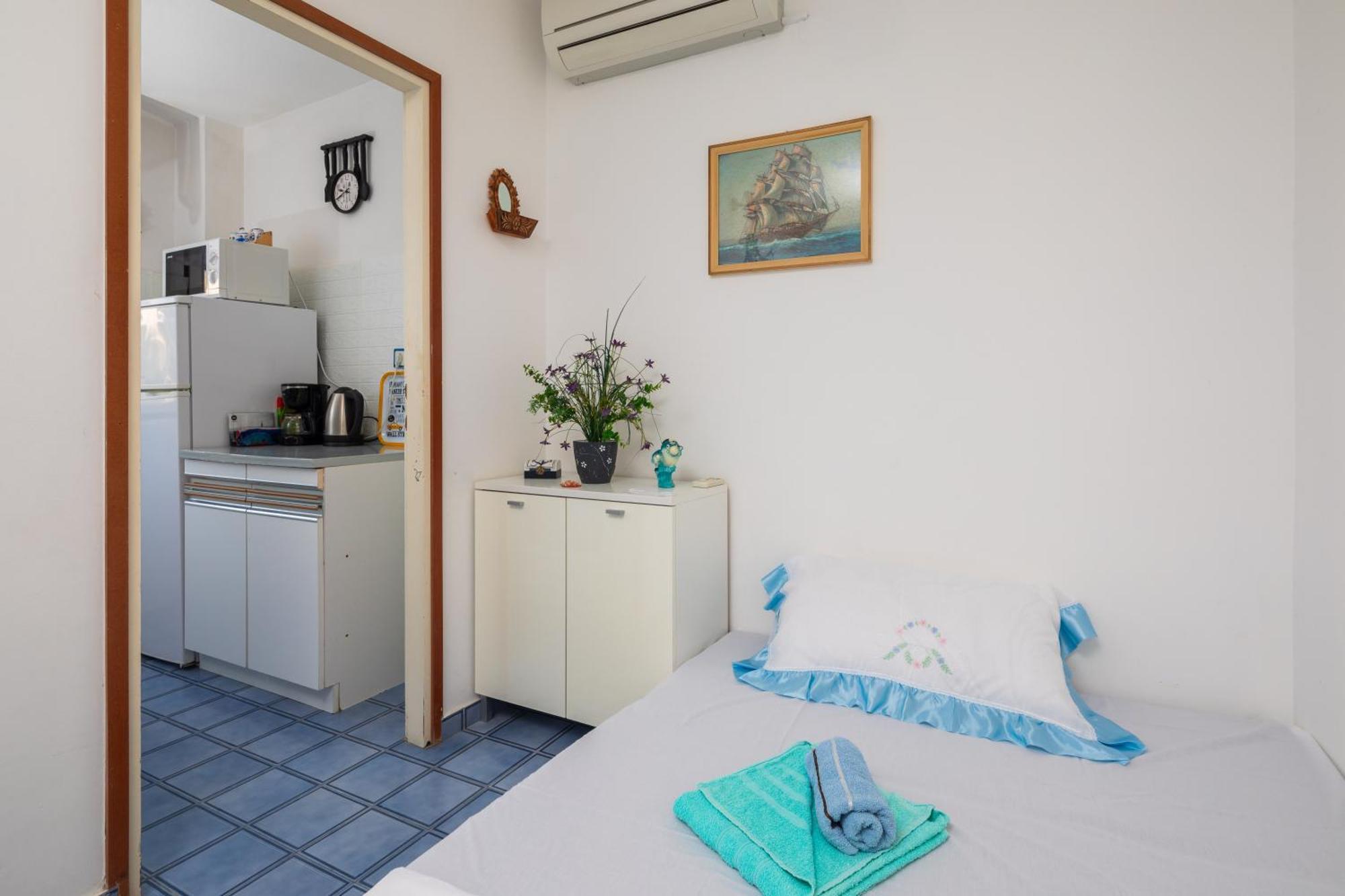 Urban Edge - Beach Apartments Omis Exterior photo