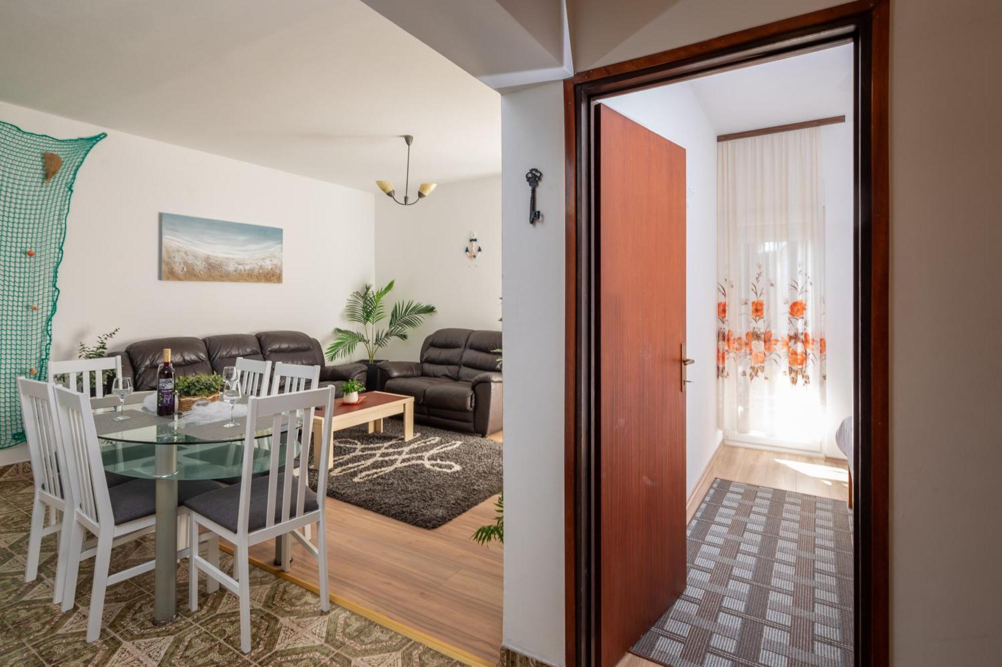 Urban Edge - Beach Apartments Omis Exterior photo