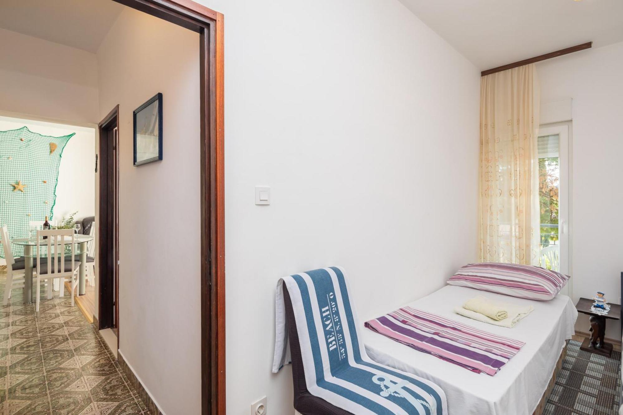 Urban Edge - Beach Apartments Omis Exterior photo