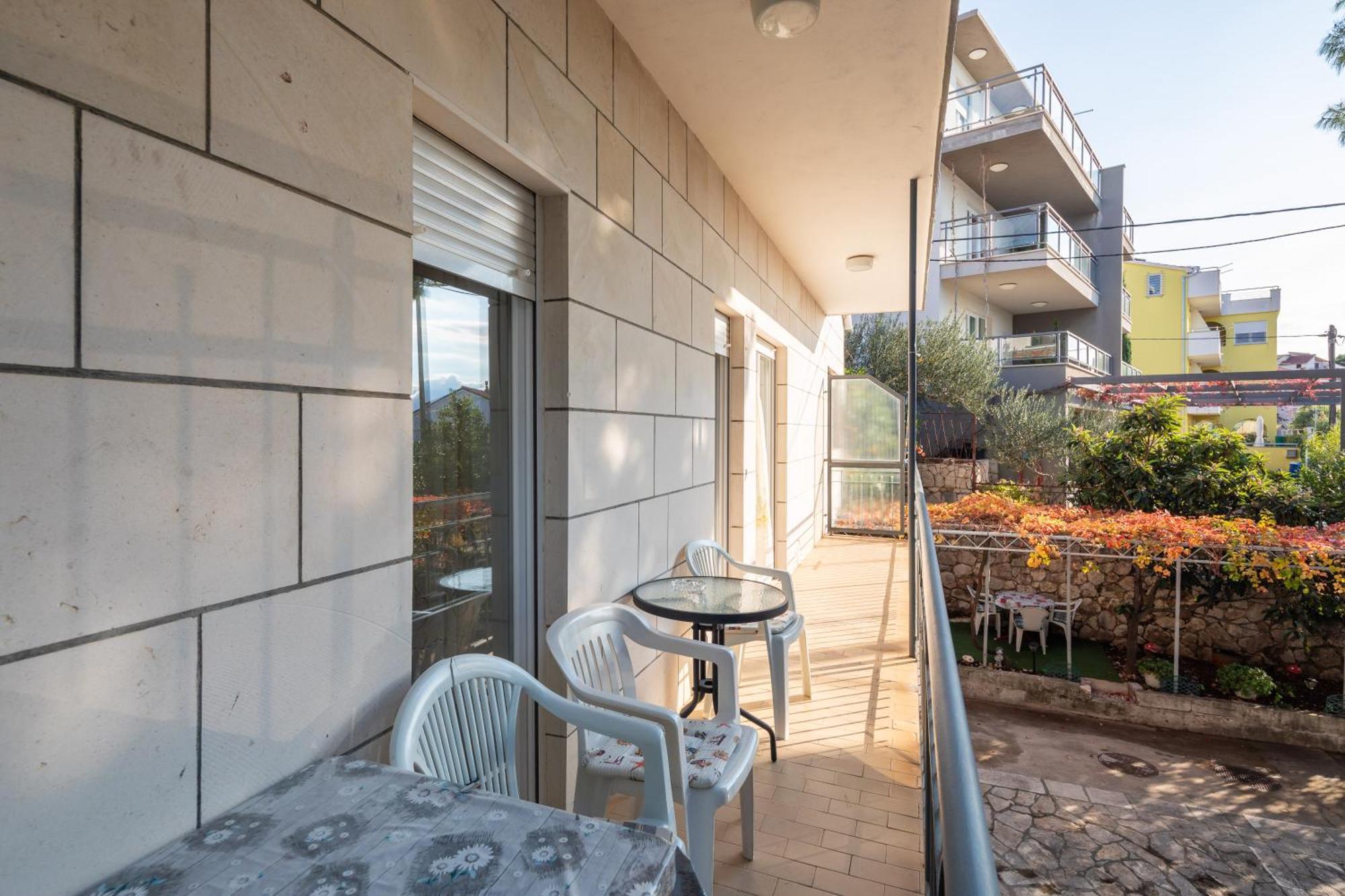 Urban Edge - Beach Apartments Omis Exterior photo